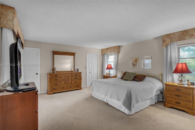 16623 Waters Edge Dr, Weston, FL 33326