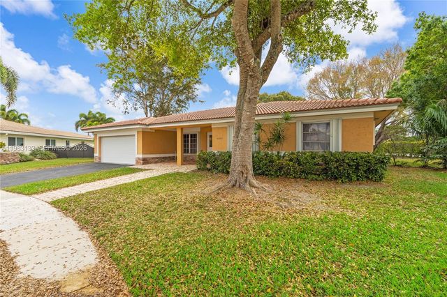 16623 Waters Edge Dr, Weston, FL 33326