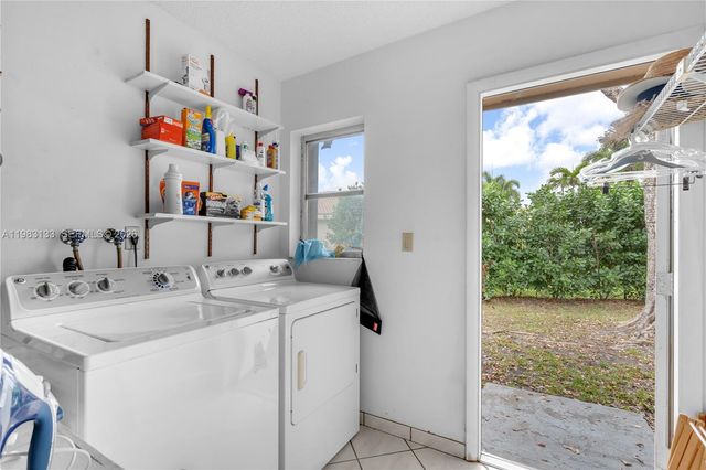 16623 Waters Edge Dr, Weston, FL 33326