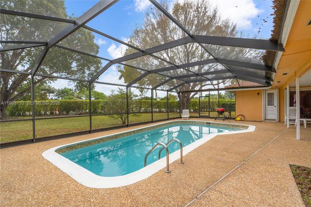 16623 Waters Edge Dr, Weston, FL 33326