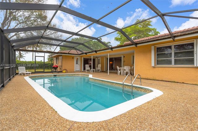 16623 Waters Edge Dr, Weston, FL 33326