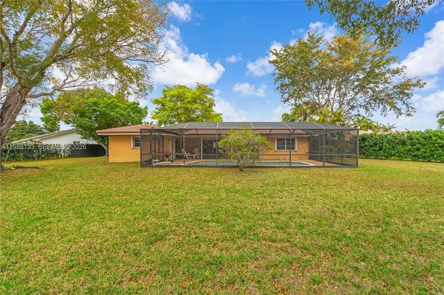 16623 Waters Edge Dr, Weston, FL 33326