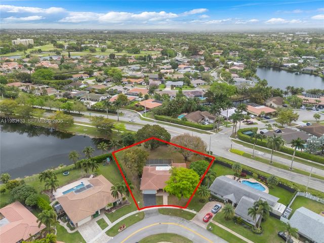 16623 Waters Edge Dr, Weston, FL 33326