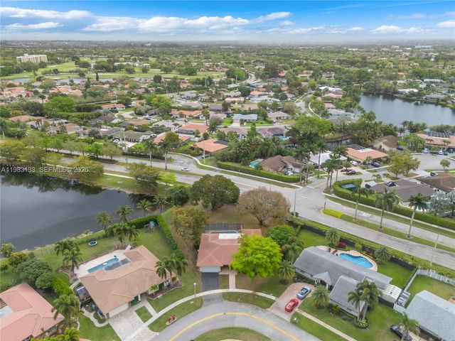 16623 Waters Edge Dr, Weston, FL 33326