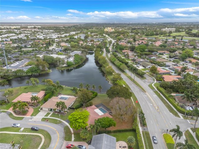 16623 Waters Edge Dr, Weston, FL 33326