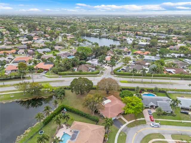 16623 Waters Edge Dr, Weston, FL 33326