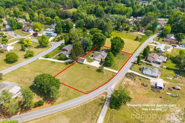1137 Hibriten Drive SE, Lenoir, NC 28645