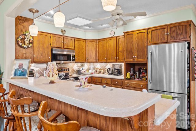 1137 Hibriten Drive SE, Lenoir, NC 28645
