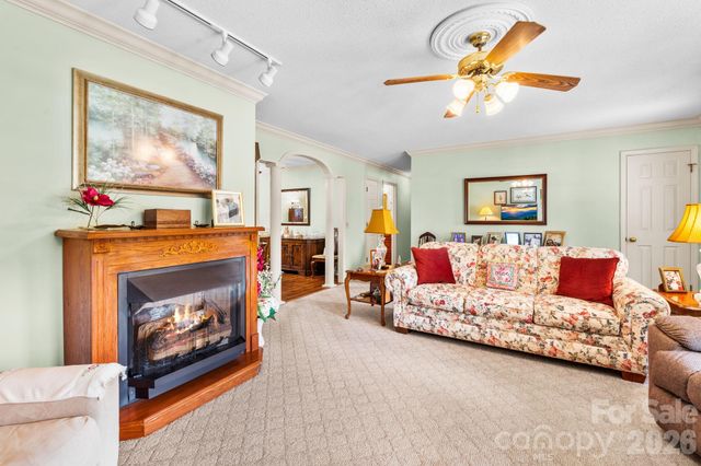 1137 Hibriten Drive SE, Lenoir, NC 28645