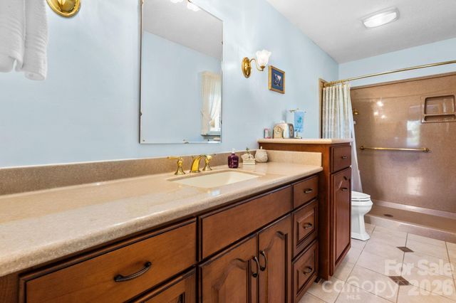1137 Hibriten Drive SE, Lenoir, NC 28645