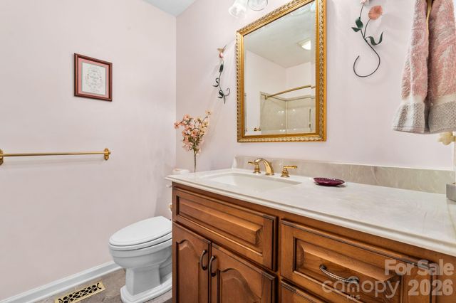 1137 Hibriten Drive SE, Lenoir, NC 28645