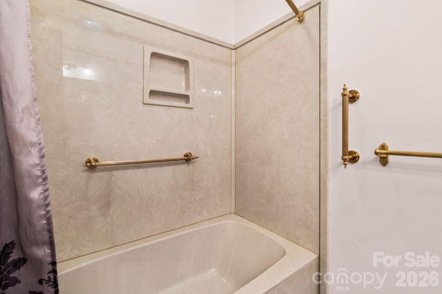 1137 Hibriten Drive SE, Lenoir, NC 28645
