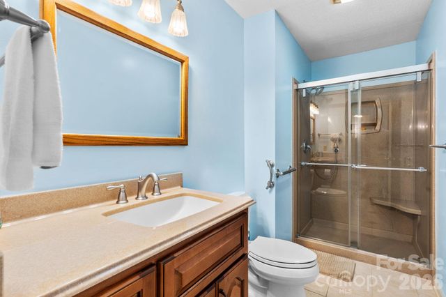 1137 Hibriten Drive SE, Lenoir, NC 28645
