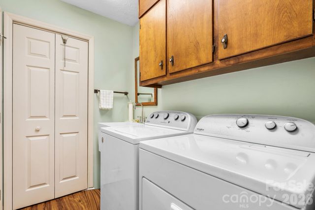 1137 Hibriten Drive SE, Lenoir, NC 28645