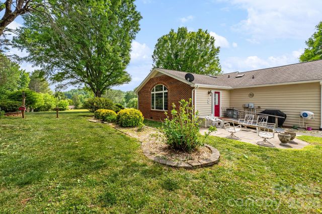 1137 Hibriten Drive SE, Lenoir, NC 28645