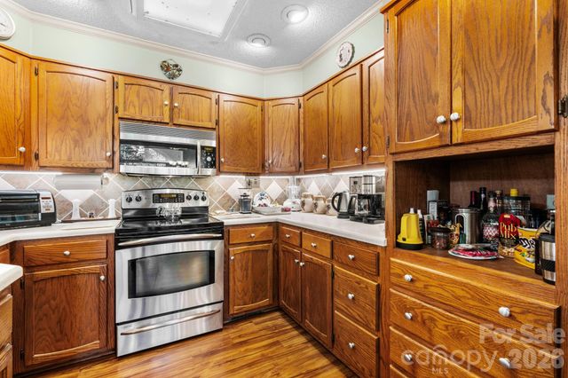 1137 Hibriten Drive SE, Lenoir, NC 28645