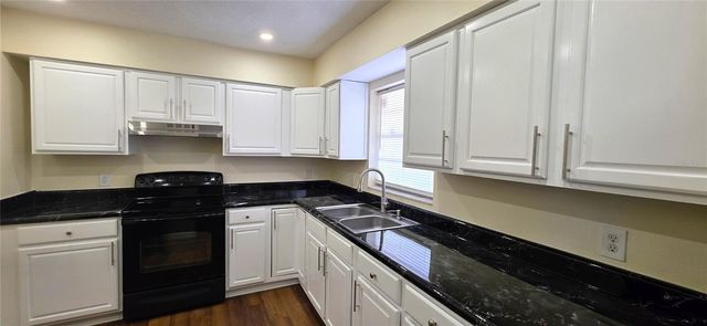 2417 WISHING WELL CIRCLE, Tampa, FL 33619