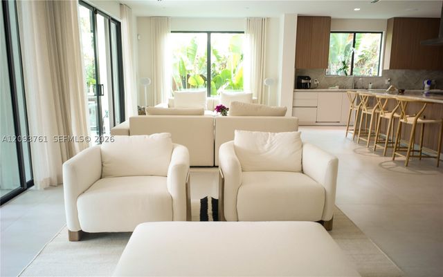241 NW 46th St, Miami, FL 33127