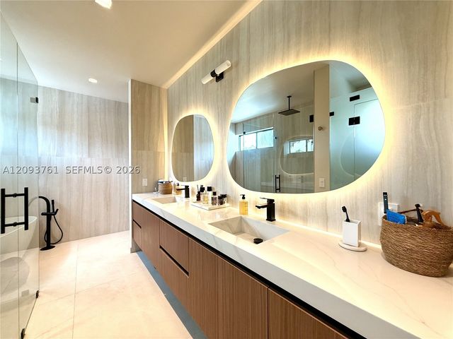 241 NW 46th St, Miami, FL 33127