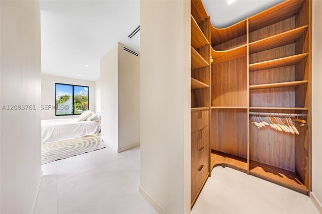 241 NW 46th St, Miami, FL 33127