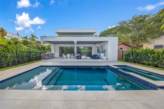 241 NW 46th St, Miami, FL 33127