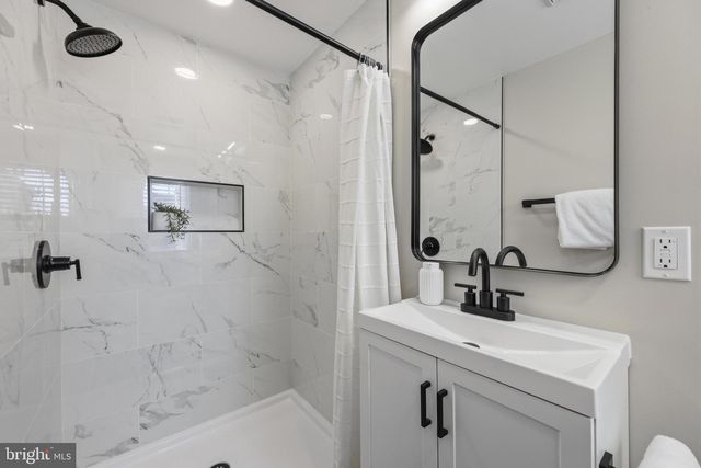 813 S LUZERNE AVE, Baltimore, MD 21224