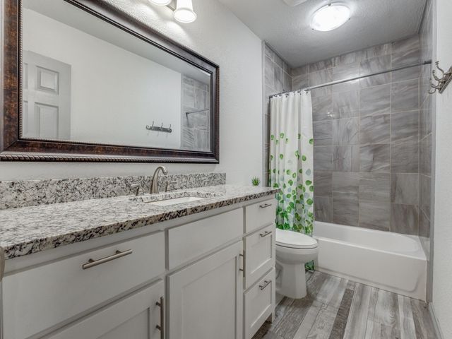 203 Pueblo Drive, Lake Kiowa, TX 76240