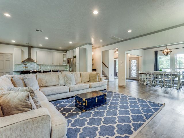 203 Pueblo Drive, Lake Kiowa, TX 76240