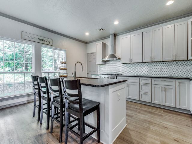203 Pueblo Drive, Lake Kiowa, TX 76240