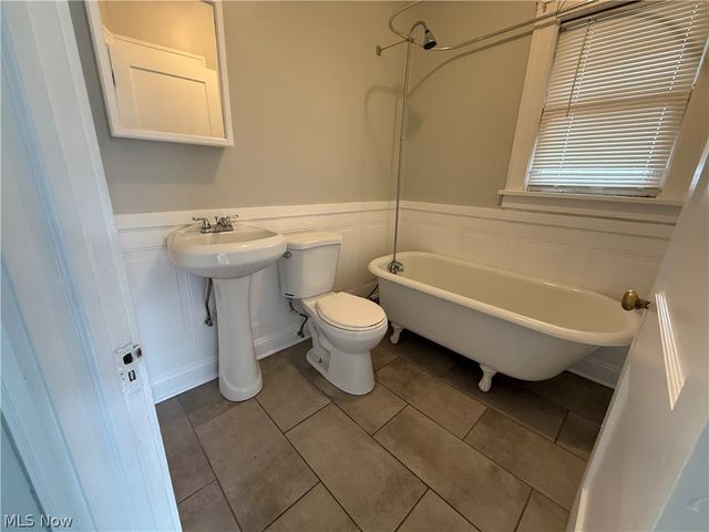 3241 Kildare Road, Cleveland Heights, OH 44118