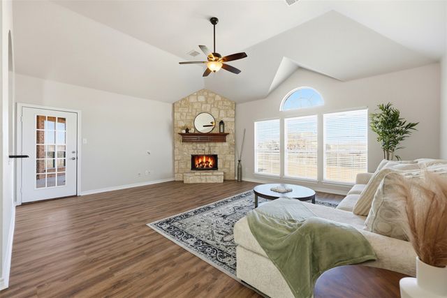 1524 Desert Hills Drive, Fort Worth, TX 76052