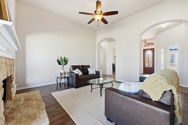 1524 Desert Hills Drive, Fort Worth, TX 76052