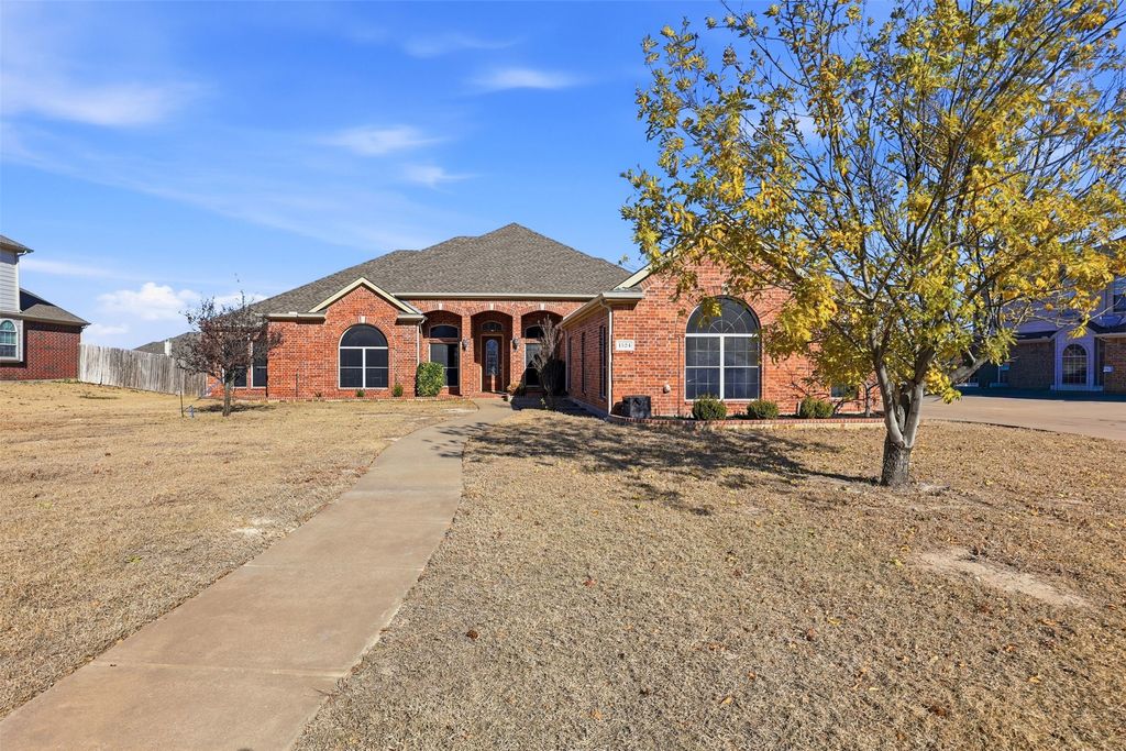 1524 Desert Hills Drive, Fort Worth, TX 76052