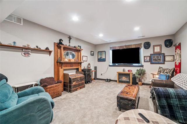 2237 Tranquil Ct NW, Cedar Rapids, IA 52405