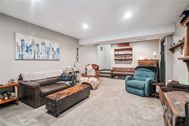 2237 Tranquil Ct NW, Cedar Rapids, IA 52405