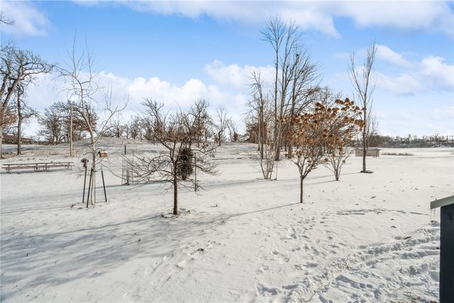 2237 Tranquil Ct NW, Cedar Rapids, IA 52405