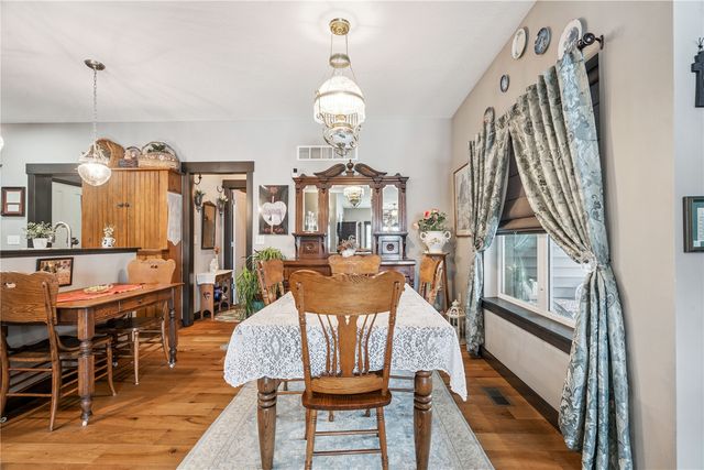 2237 Tranquil Ct NW, Cedar Rapids, IA 52405