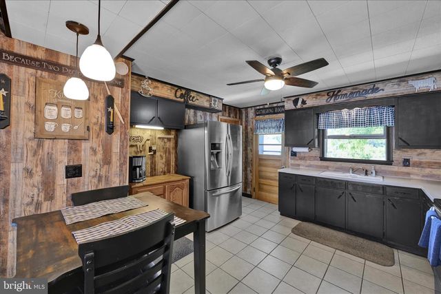 802 N 16TH ST, Pottsville, PA 17901