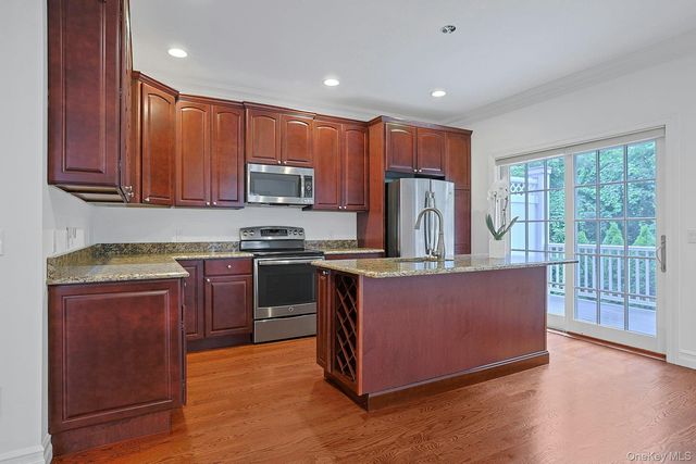15 Hidden Ridge Court, Scarsdale, NY 10583