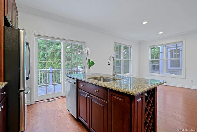 15 Hidden Ridge Court, Scarsdale, NY 10583