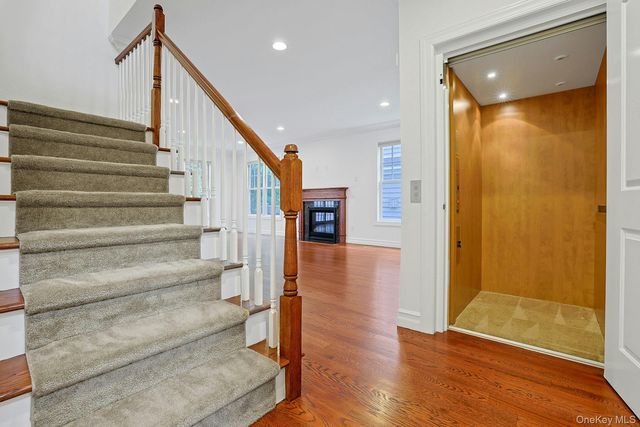 15 Hidden Ridge Court, Scarsdale, NY 10583