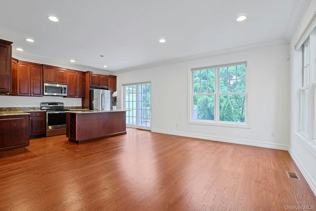 15 Hidden Ridge Court, Scarsdale, NY 10583