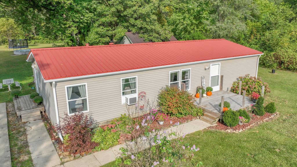 2795 S Range Road, Knox, IN 46534