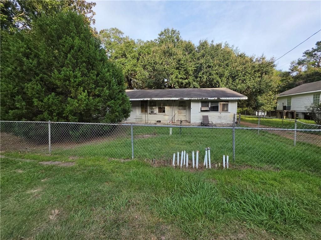13895 Harding Avenue, Bayou La Batre, AL 36509 — exterior