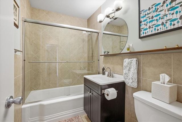 5517 W 70th Street, Prairie Village, KS 66208