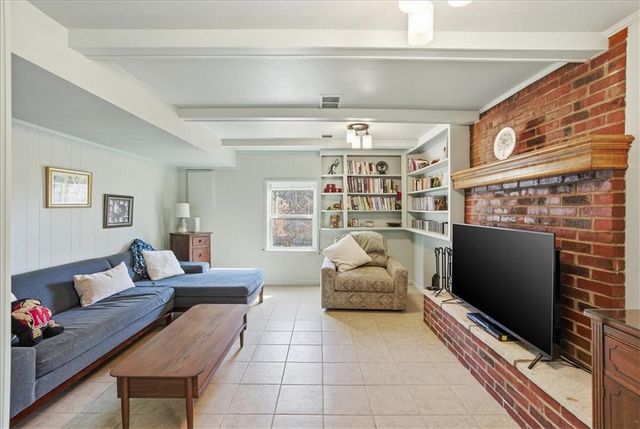 5517 W 70th Street, Prairie Village, KS 66208