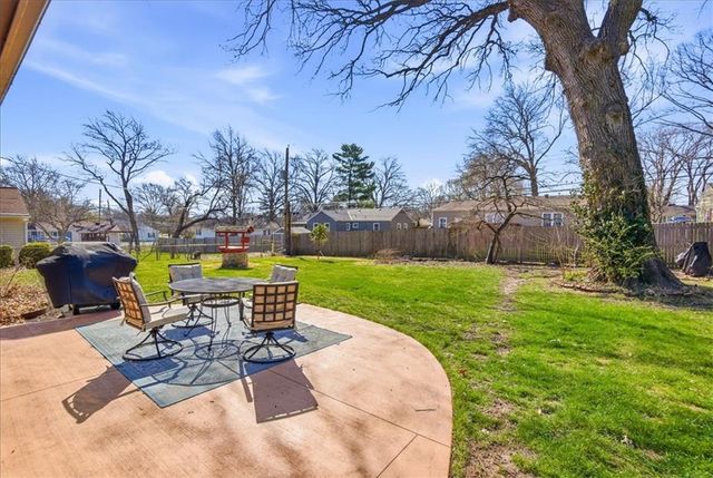 5517 W 70th Street, Prairie Village, KS 66208