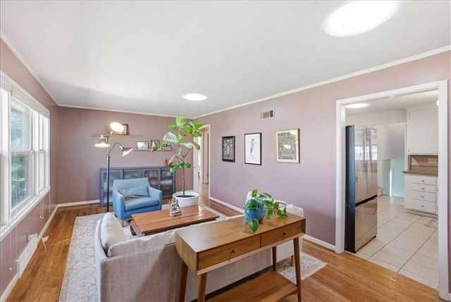 5517 W 70th Street, Prairie Village, KS 66208