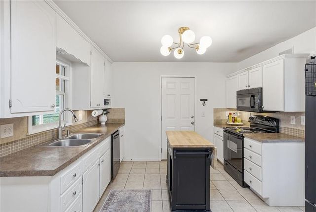 5517 W 70th Street, Prairie Village, KS 66208