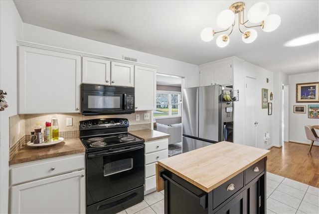 5517 W 70th Street, Prairie Village, KS 66208